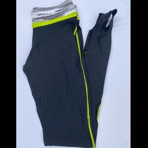 UNDER ARMOUR WINTER.. KEEP THOSE SKINNY LEGS WARM!